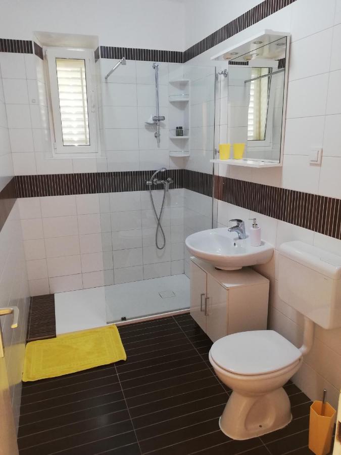 Yellow Room Guesthouse ดูบรอฟนิก ภายนอก รูปภาพ