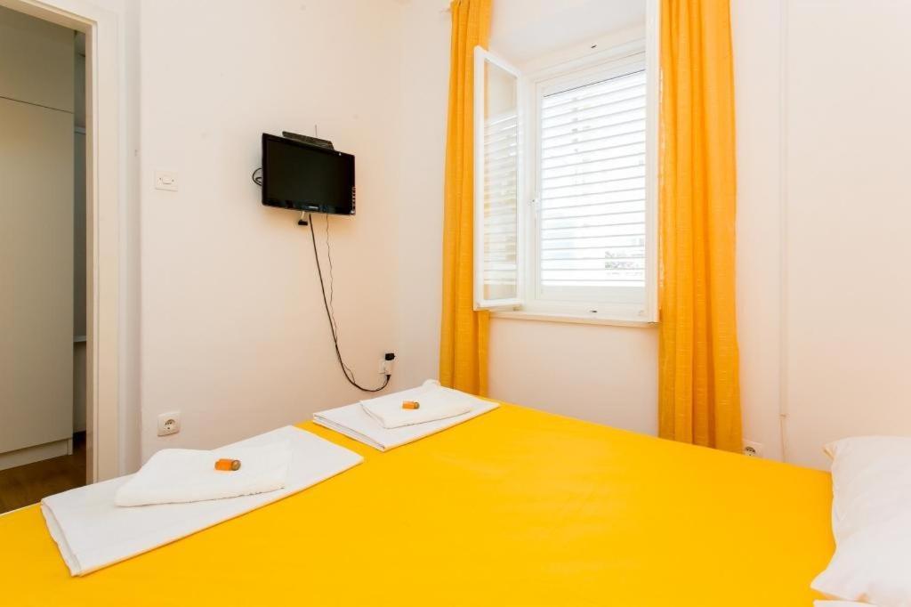 Yellow Room Guesthouse ดูบรอฟนิก ภายนอก รูปภาพ