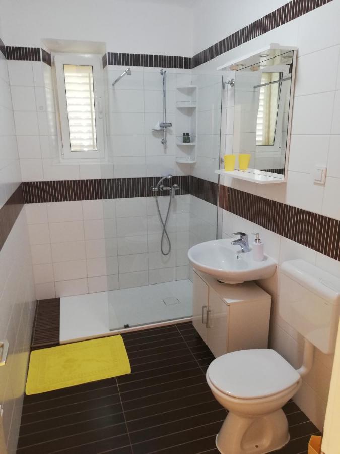 Yellow Room Guesthouse ดูบรอฟนิก ภายนอก รูปภาพ