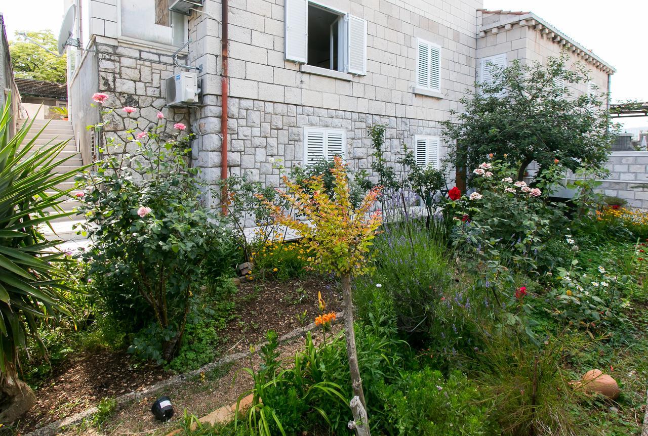 Yellow Room Guesthouse ดูบรอฟนิก ภายนอก รูปภาพ